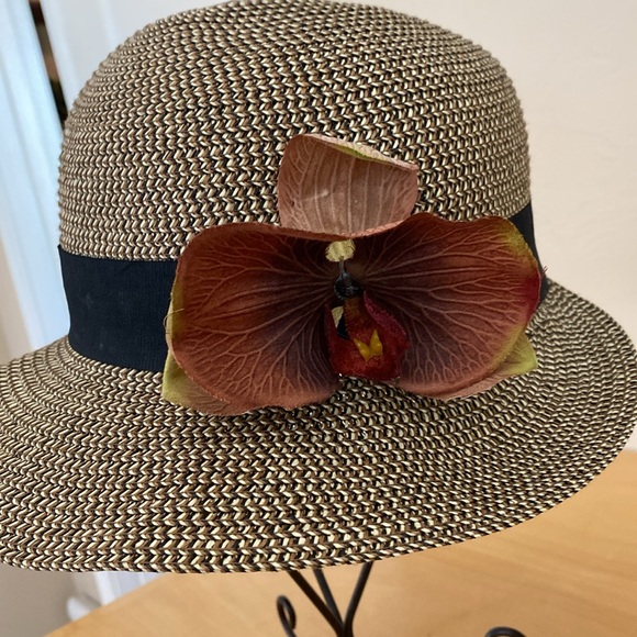 Adjustable Summer Hat - Picture 2 of 7